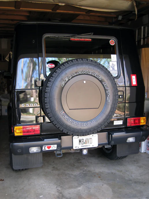 Spare Wheel Cover with Lockable Compartment for Mercedes Gwagen - Image 3