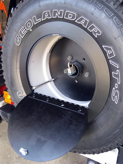 Spare Wheel Cover with Lockable Compartment for Mercedes Gwagen - Image 12